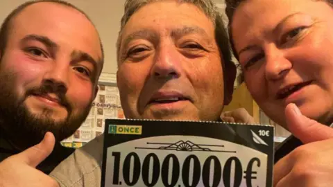 Estes son os tres camareiros do mill&oacute;n de euros