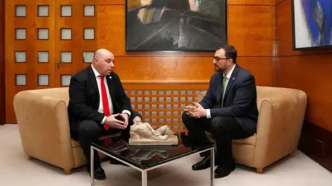 alcalde de castropol y adri&aacute;n barb&oacute;n
