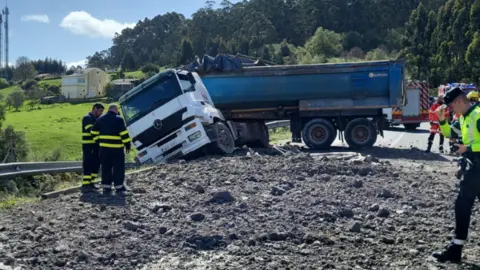 camion volcado burela