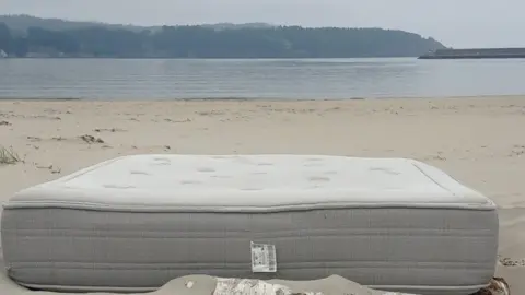colchon en la playa