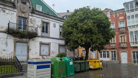 Foto contedores Ribadeo