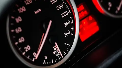 Veloc&iacute;metro de un coche