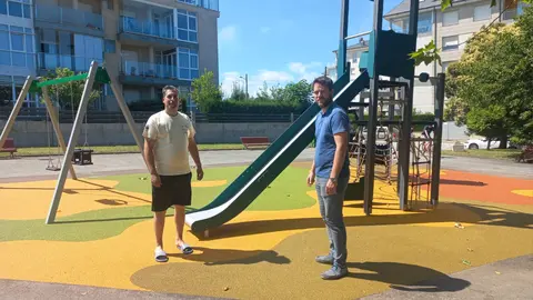 230824 FRAN CAJOTO E O CONCELLEIRO &Aacute;NGEL FERN&Aacute;NDEZ NO RENOVADO PARQUE INFANTIL DE MARZ&Aacute;N (FOZ)