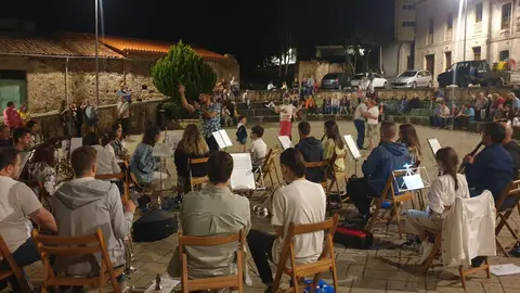 Baile &aacute; luz da l&uacute;a de Sober