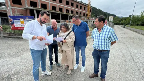 Ameijide, Iglesias e Fern&aacute;ndez visitan Pontenova con Conchita Novo e concelleiros