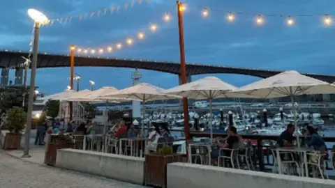 Terraza del N&aacute;utico en Ribadeo