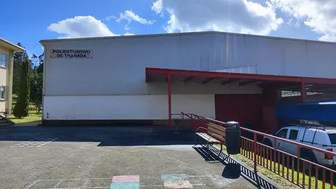 Pabell&oacute;n polideportivo municipal de Trabada
