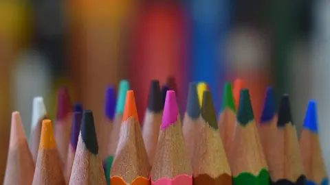 L&aacute;pices de colores, material escolar