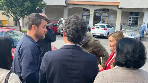 270924 O ALCALDE E CONCELLEIROS DE FOZ COA CONSELLEIRA DE POL&Iacute;TICA SOCIAL EN RIBADEO