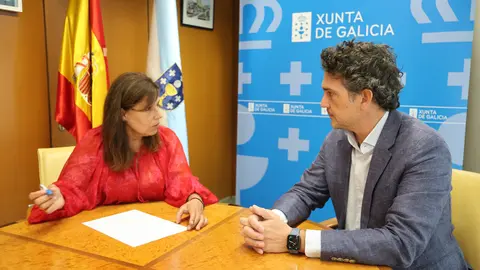 Reuni&oacute;n Mari&ntilde;a Gueimunde e Javier Arias