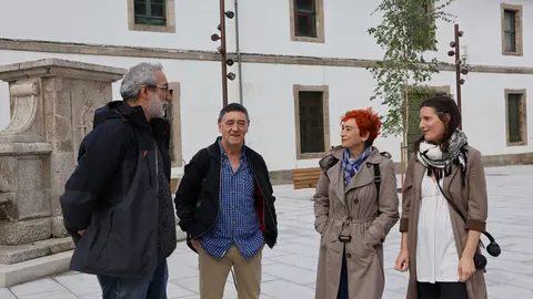 Olalla Rodil, durante la visita al cuartel de San Fernando acompa&ntilde;ada por otros miembros del BNG