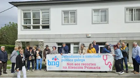 Concentraci&oacute;n del BNG de Castro de Rei en el consultorio