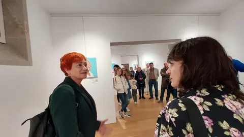 Maite Ferreiro, durante la inauguraci&oacute;n de la exposici&oacute;n de Camino Casabella en O Vello C&aacute;rcere