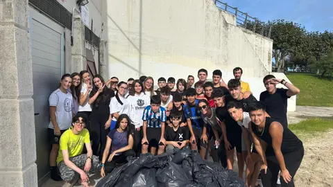 Limpieza simult&aacute;nea de playas en Foz