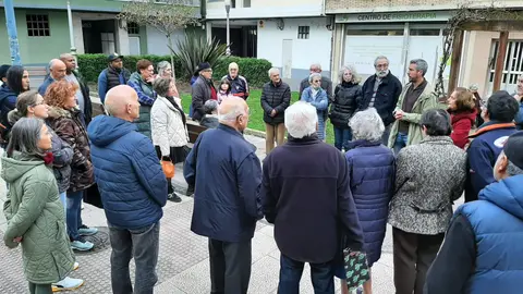 Rub&eacute;n Arroxo, durante la reuni&oacute;n con los vecinos del barrio de la estaci&oacute;n