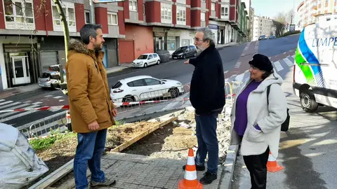 Rub&eacute;n Arroxo y Alexandre Penas visitaron los trabajos de renovaci&oacute;n de aceras de la Ronda Rep&uacute;blica Argentina