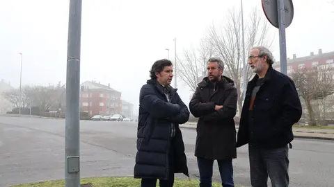 Rub&eacute;n Arroxo supervis&oacute; la zona donde se ubicar&iacute;a la rotonda entre la Ronda de Fingoi y Alfonso X