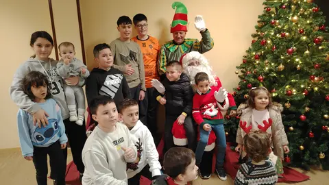 Pap&aacute; Noel visit&oacute; a los ni&ntilde;os y ni&ntilde;as de Trasbar