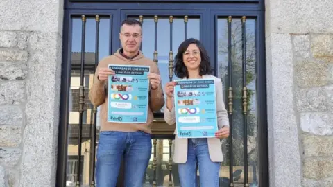 Jes&uacute;s Rodr&iacute;guez y &Aacute;ngeles Buj&aacute;n presentaron las jornadas de cine rural de Friol