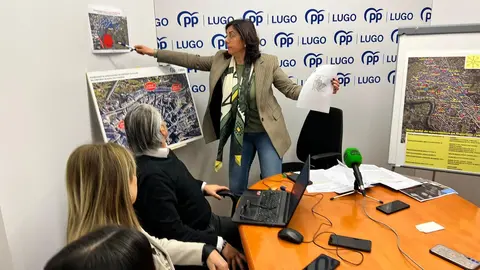 Elena Candia explica la propuesta popular para crear m&aacute;s plazas de aparcamiento en Lugo