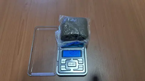 La Guardia Civil le intervino al vecino de Burela una piedra de hach&iacute;s y una b&aacute;scula de precisi&oacute;n