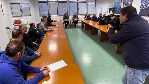 El consejero de Medio Rural se reuni&oacute; con los patrones de las cofrad&iacute;as de Asturias para preparar la apertura de la campa&ntilde;a del oricio