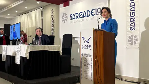 Isabel D&iacute;az Ayuso, durante la charla pronunciada en Ribadeo