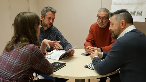Rub&eacute;n Arroxo, durante la reuni&oacute;n mantenida con la directiva de la Rede de Cidades que Cami&ntilde;an