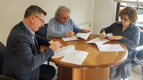 La firma del convenio entre Afundaci&oacute;n, Abanca y el Concello de Alfoz se firm&oacute; esta ma&ntilde;ana