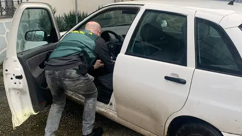 El veh&iacute;culo del vecino de O Savi&ntilde;ao fue retenido por la Guardia Civil