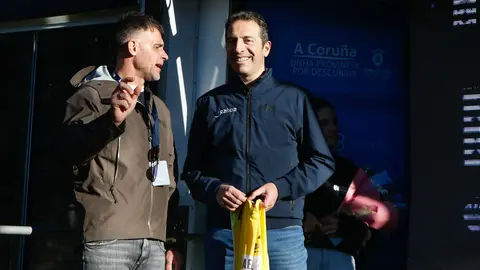 Alfonso Villares y &Oacute;scar Pereiro, en la meta de O Gran Cami&ntilde;o en Pedrafita do Cebreiro