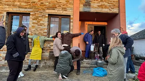 Vecindario de Sanzo durante la creaci&oacute;n de los antroiros