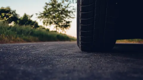 Coche, asfalto, carretera, en esta no est&aacute; Ameijide