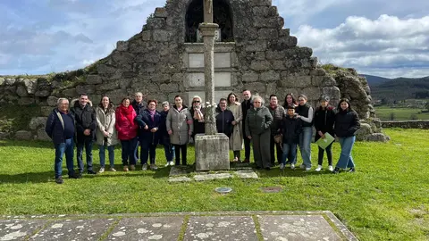 La ofrenda floral de VIA Alfoz es abierta a todos los que deseen participar