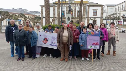 Representaci&oacute;n de Fraternidad en el acto institucional Tapia de Casariego