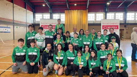 Los remeros del Club de Mar Castropol posan tras la celebraci&oacute;n del Campeonato de Asturias indoor