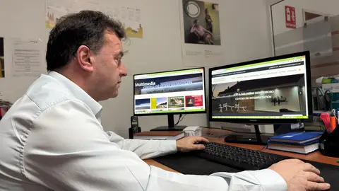 Eloy P&eacute;rez, alcalde de Monterroso, visita la nueva web