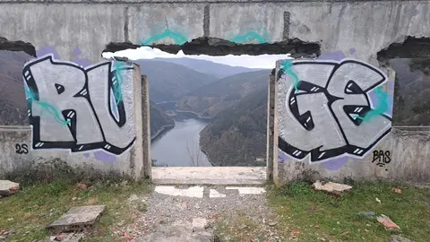 Grafitis en A Paicega (Foto: A.P)