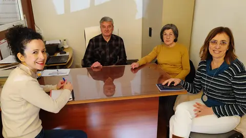 Katy Varela e Raquel Arias coa asociaci&oacute;n AFAMON