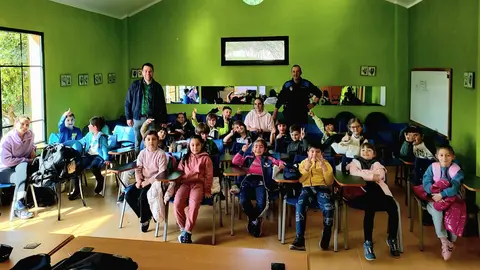 200325 ALUMNADO DO CEIP DE GALDO (VIVEIRO) NA AULA DE SEGURIDADE VIAL DE FOZ CO ALCALDE E O XEFE DA POLIC&Iacute;A LOCAL