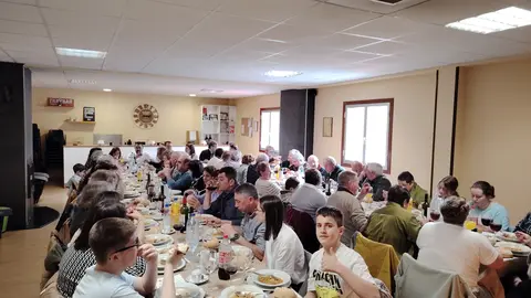 Comida de Pascua celebrada por la Asociaci&oacute;n de Vecinos Burgo de Trasbar