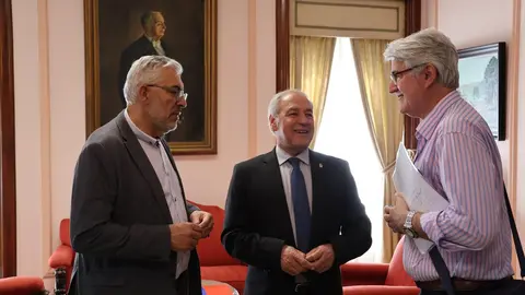 Fern&aacute;ndez y Tom&eacute; mantuvieron un encuentro para tratar el tema de la mejora de las instalaciones de la Protectora