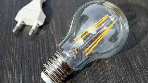 light-bulb-1640438_1280