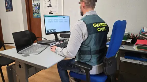 Seis vecinos de Lugo fueron detenidos por robar quince port&aacute;tiles en febrero en un centro educativo de Vilalba