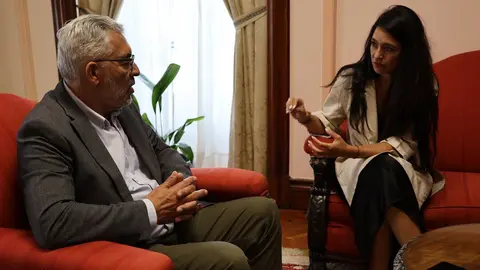Miguel Fern&aacute;ndez, durante la reuni&oacute;n con Sara Hern&aacute;ndez