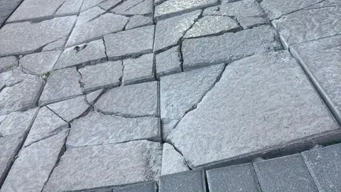 Danos nas beirarr&uacute;as de Sarria
