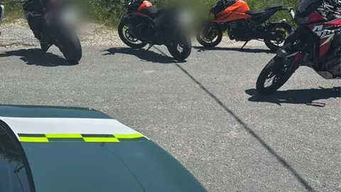 La Guardia Civil intercept&oacute; a un grupo de motociclistas que circulaba a una velocidad excesiva en la LU-530, en A Fonsagrada