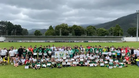 Foto de familia del acto de clausura de las Escuelas Deportivas de Alfoz y O Valadouro