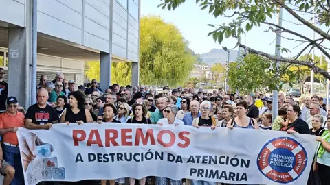 Protesta de Plataforma Sanitaria da Mari&ntilde;a en Viveiro