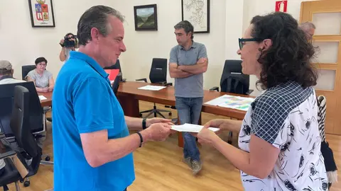 2025_08_12 Consejero entrega titulos concentraciones parcelarias 3